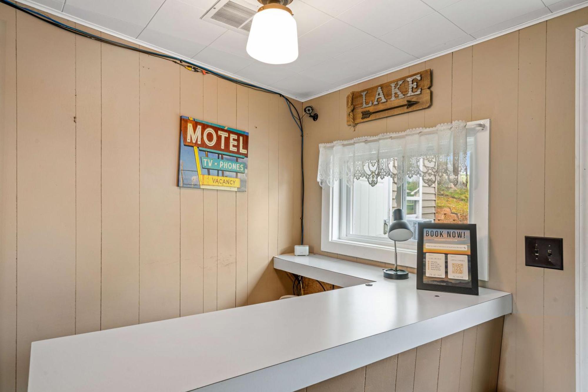 Motel South Arm Retreats East Jordan Exteriér fotografie