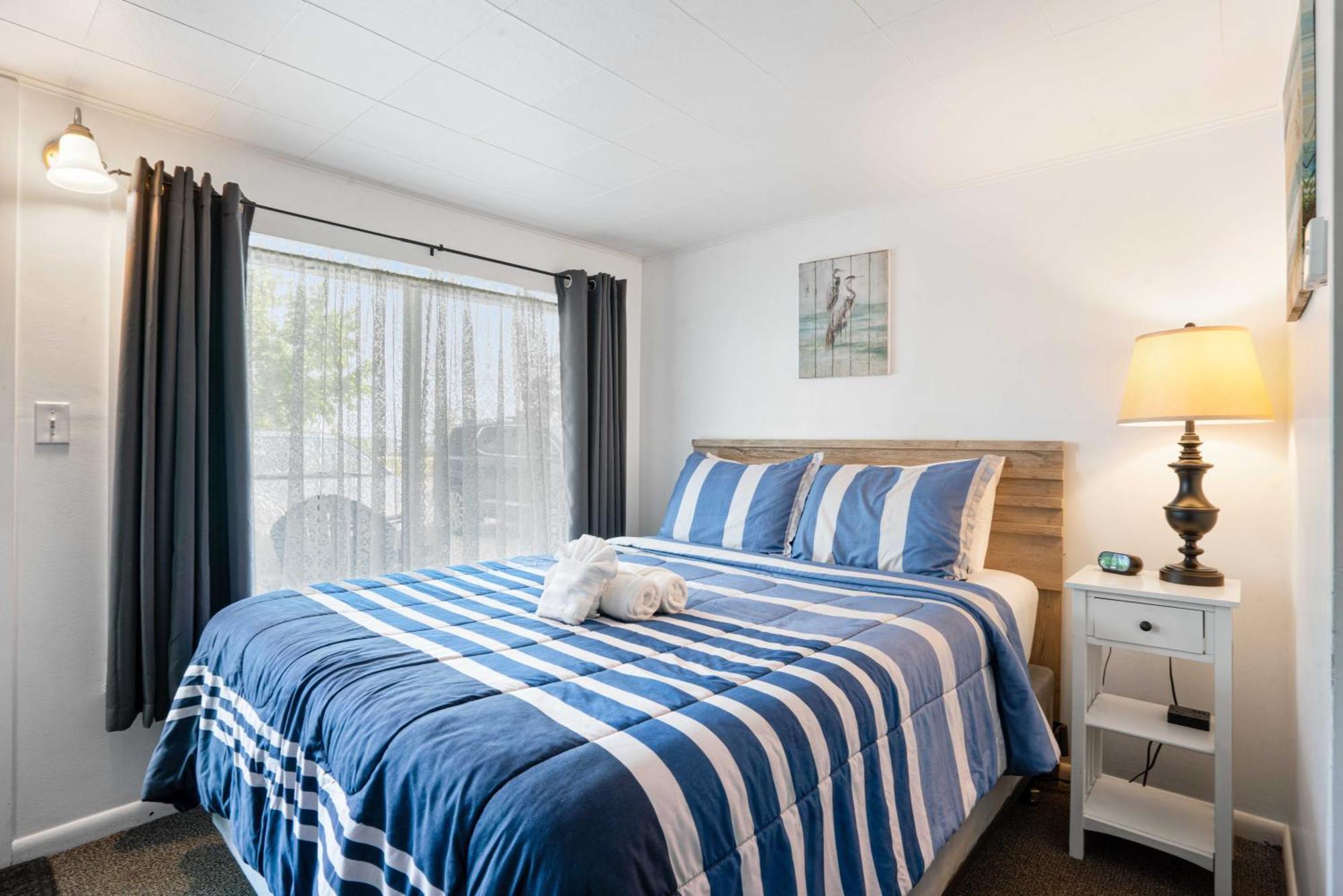 Motel South Arm Retreats East Jordan Exteriér fotografie