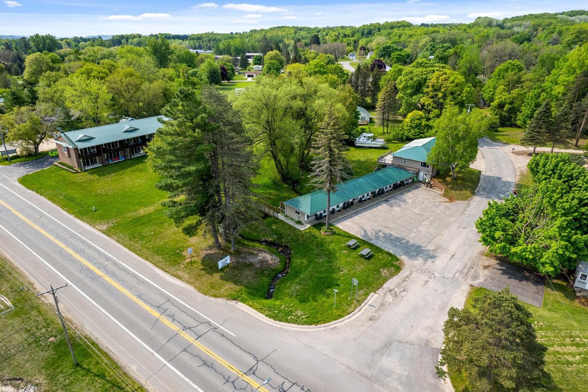 Motel South Arm Retreats East Jordan Exteriér fotografie