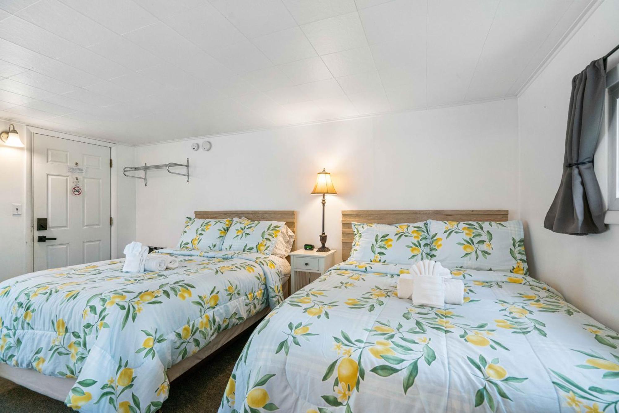 Motel South Arm Retreats East Jordan Exteriér fotografie